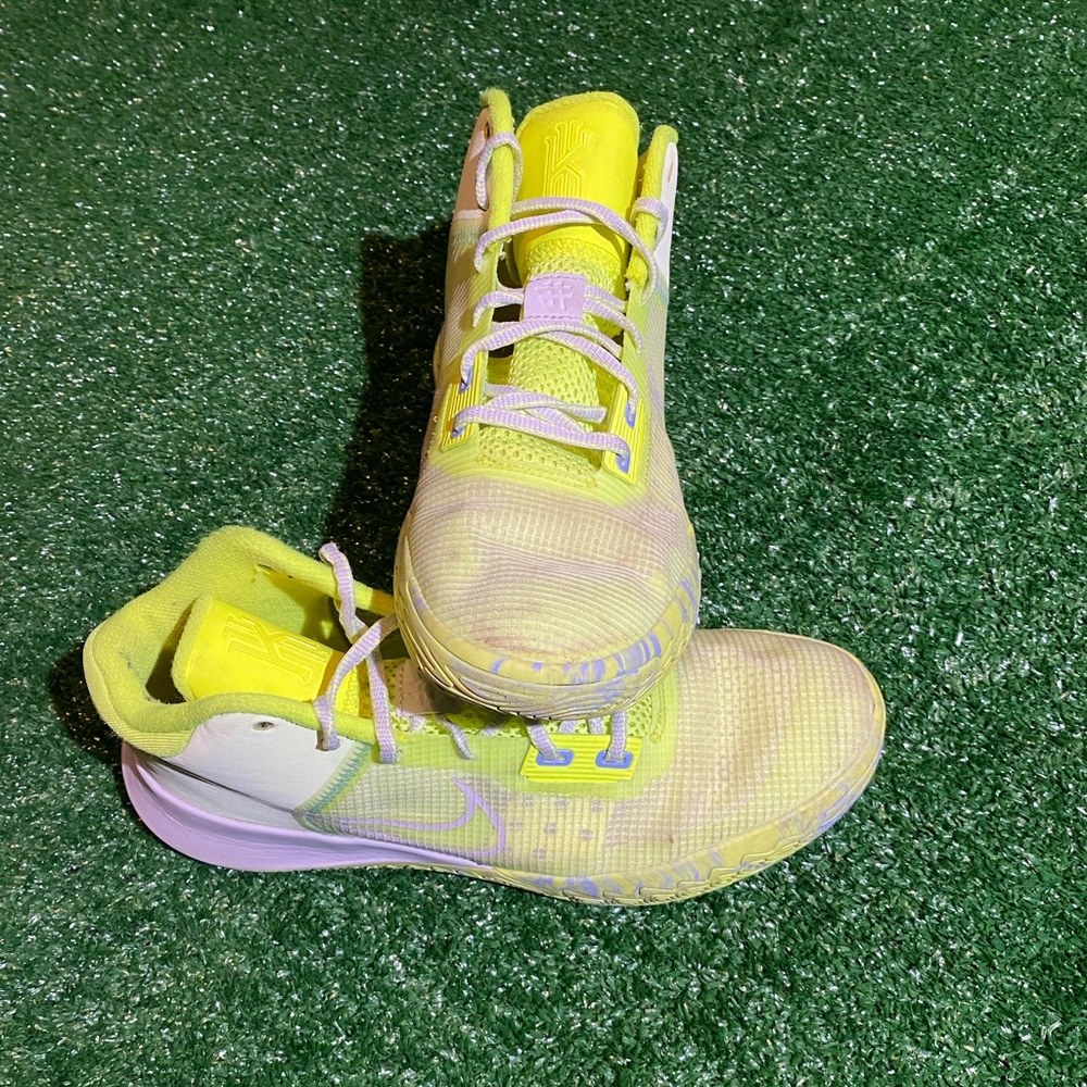Men's Nike Kyrie Flytrap 4 Volt Green Basketball Shoes Rare Size 10 US